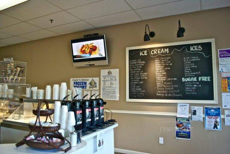 Sundae's Ice Cream Parlor - Montville, NJ