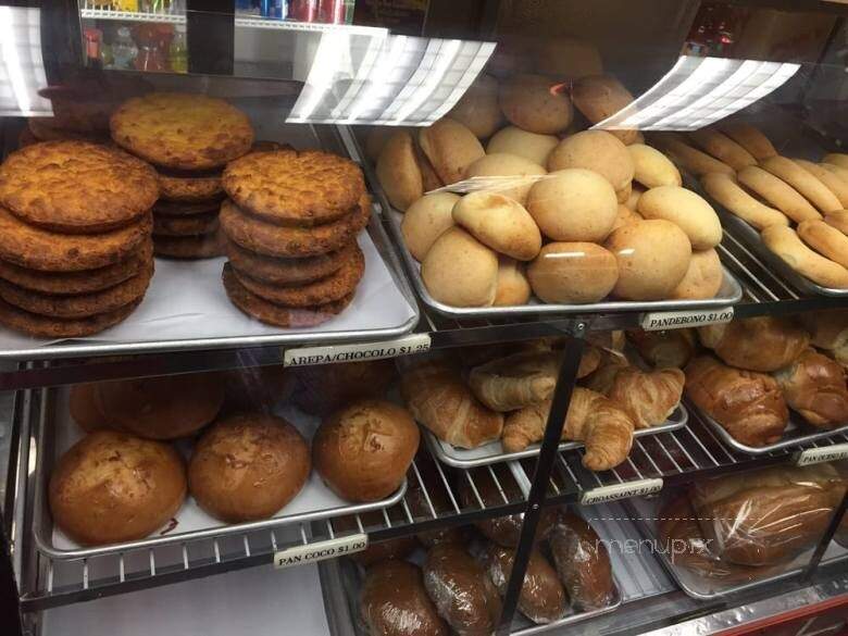 Los Paisas Bakery - Passaic, NJ